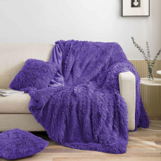 Sega gultas pārklājs 200x220, pūkaina, purpursarkana kažokāda uz gultas