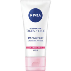 Nivea Essential Nourishing Day Cream SPF 15 - Nourishing day cream for dry skin.