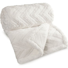 170x210 egļu krēmkrāsas sega – pūkaina sega, kas izgatavota no mīksta flīsa ar skujiņas rakstu