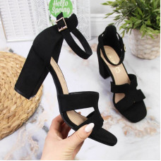 Inny Black sandals on the eVento W EVE344B post