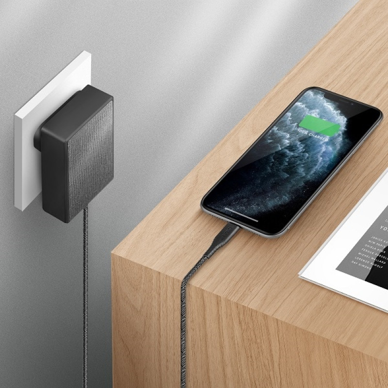 UNIQ Votre Slim Charger USB-C PD 18W MFI + USB-C-Lightning cable charcoal black