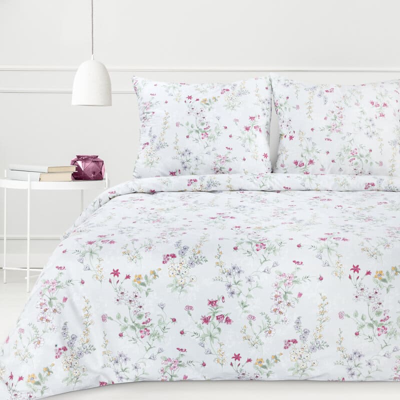Kokvilnas gultasveļa 140x200 Sara 32 balta ar krāsainiem ziediem