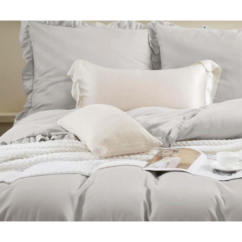 Mikrošķiedras gultas veļa 140x200 Ruffy sudraba ar volānu I24