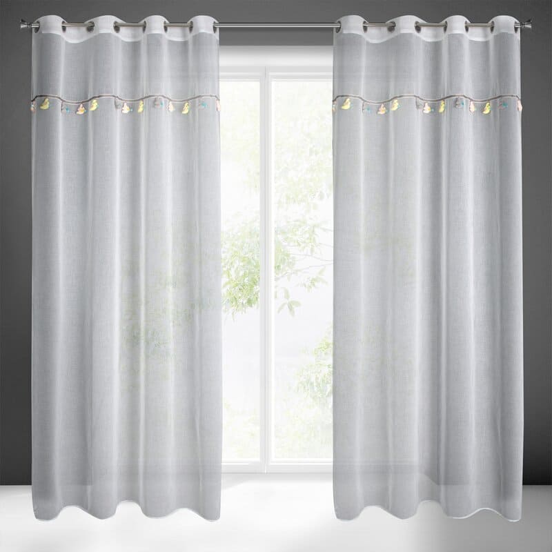 Aizkars 140x250 Kids 1 balts ar krāsainu bērnu aplikāciju, kas gatava uz starplikām