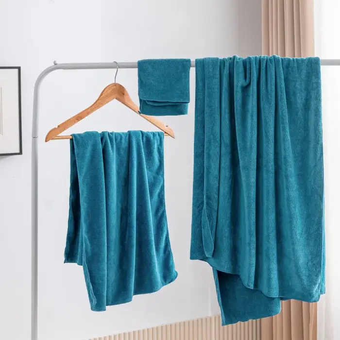 Quick-drying towel 50x90 Active turquoise microfiber Photo