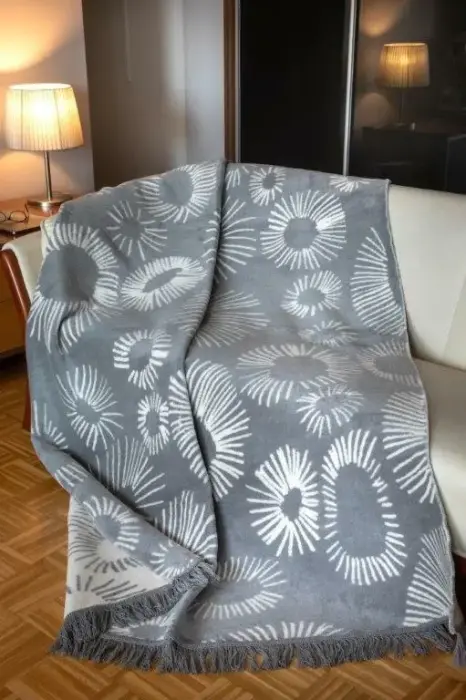 Kokvilnas akrila pleds 150x200 cm ģeometrisks pelēks krēmkrāsas