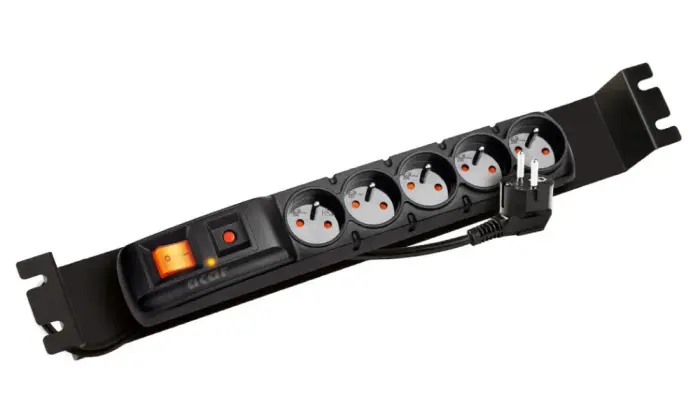 Solarix Acar 19" napájecí panel 1U 5x230V ČSN vypínač, bleskojistka,чёрный, 3m