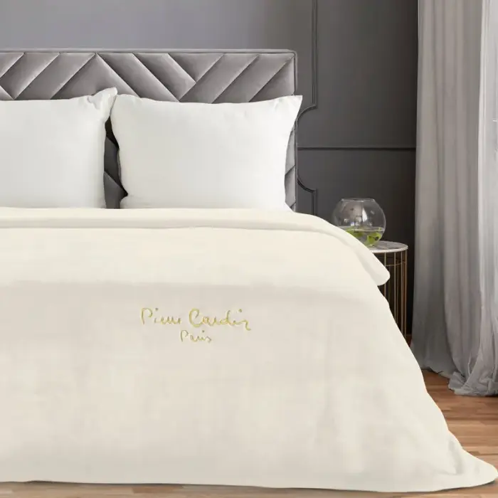 Плед Pierre Cardin Clara 1 220x240 см Кремовый с золотой вышивкой