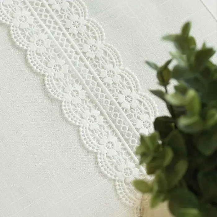 Table runner 35x175 cm Sevilla white Photo