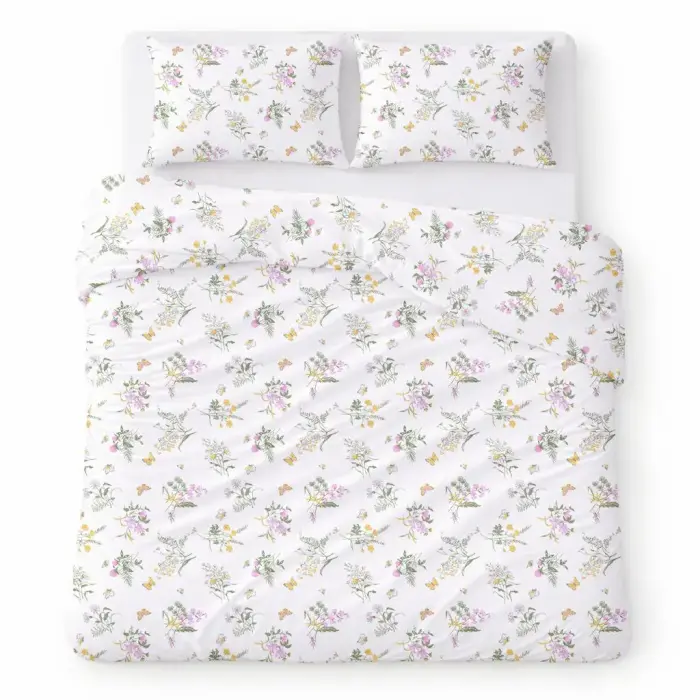 Gultas veļas komplekts 160x200 cm, balts ar smalkiem nelieliem savvaļas ziediem — COTTON HOME