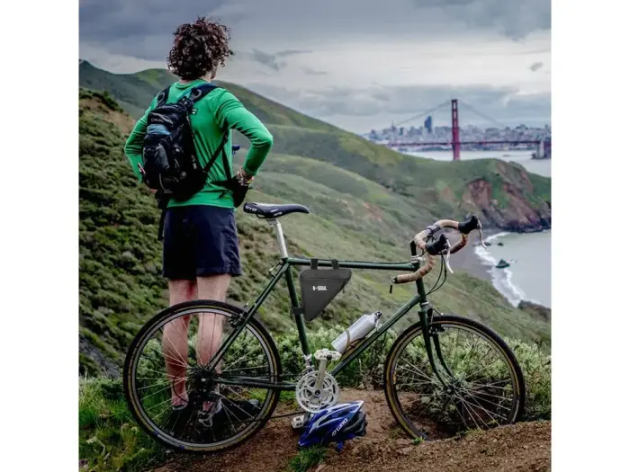 Under-frame pannier bag for bicycle