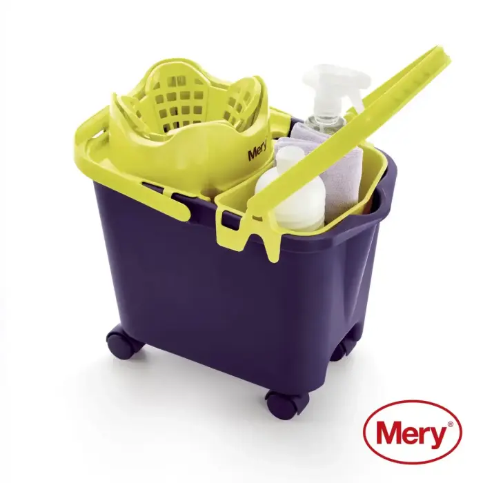 Bucket 14L with automatic push-on wheels