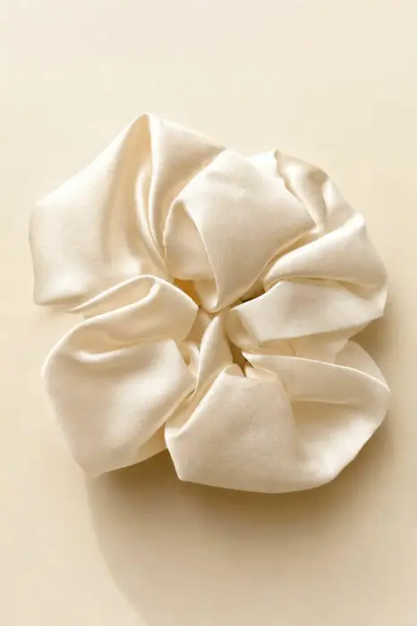 Silk scrunchie 5 cm, cream