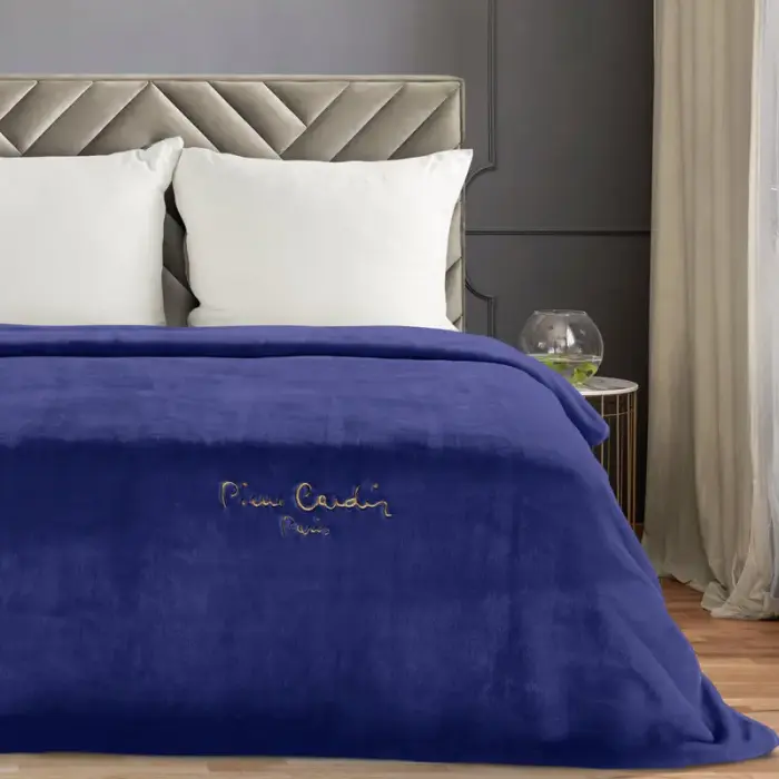 Покрывало Pierre Cardin Clara 220x240 см темно-синее с золотой вышивкой