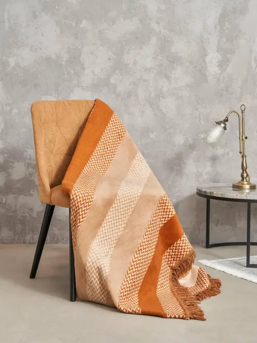 Kokvilnas akrila pleds 150x200 cm 2144/3 Zigzag svītras rūsas krāsā ar bārkstīm