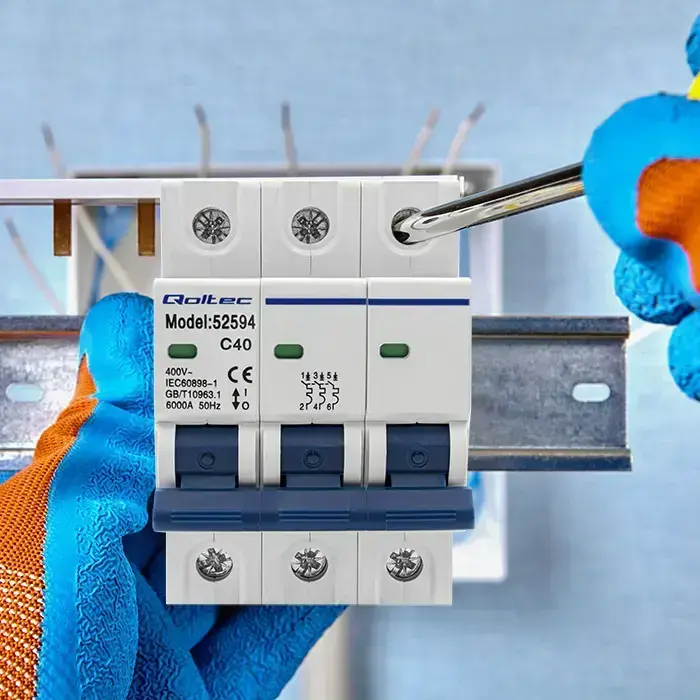 Qoltec Overcurrent Circuit Breaker C40 | Fuse | AC| 40A | 3P Foto 2