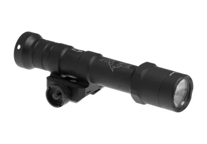 M600B Mini Scout relvalamp – must